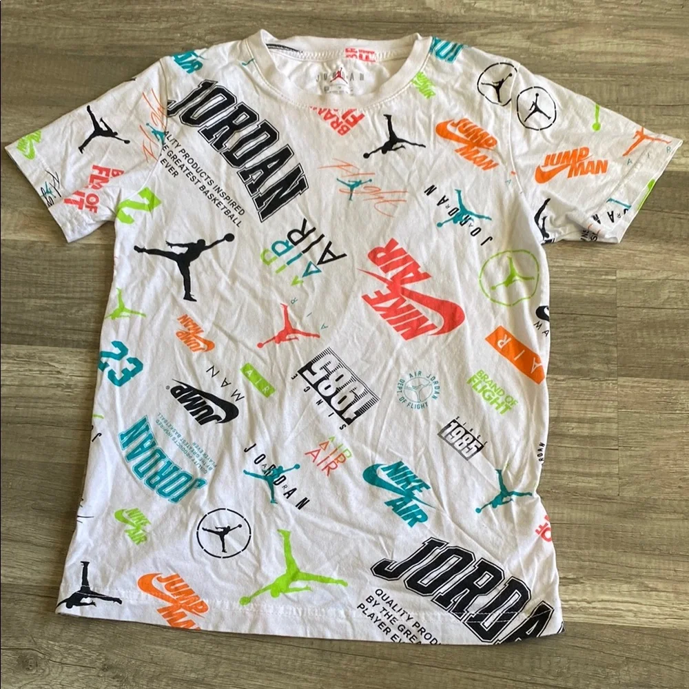💜 2/$25 Jordan White and Black Short Sleeve Tee with Dynamic Graphics - Picture 2 of 2